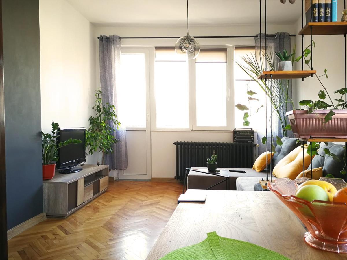 Sunny Downtown Apartment For 4 София Екстериор снимка