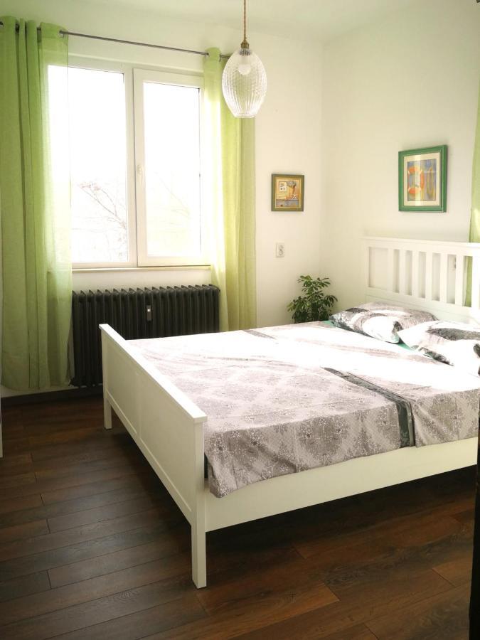 Sunny Downtown Apartment For 4 София Екстериор снимка
