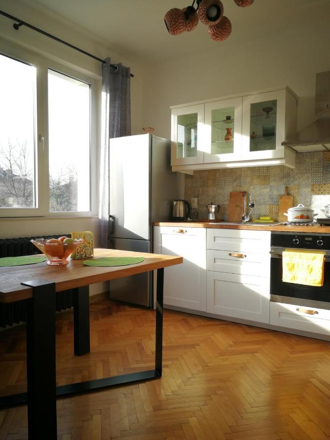 Sunny Downtown Apartment For 4 София Екстериор снимка