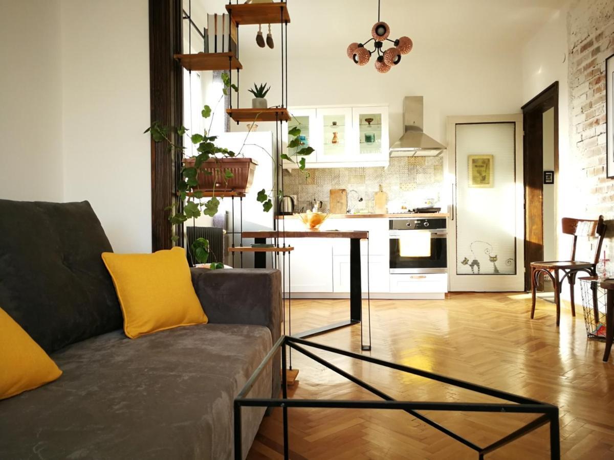 Sunny Downtown Apartment For 4 София Екстериор снимка